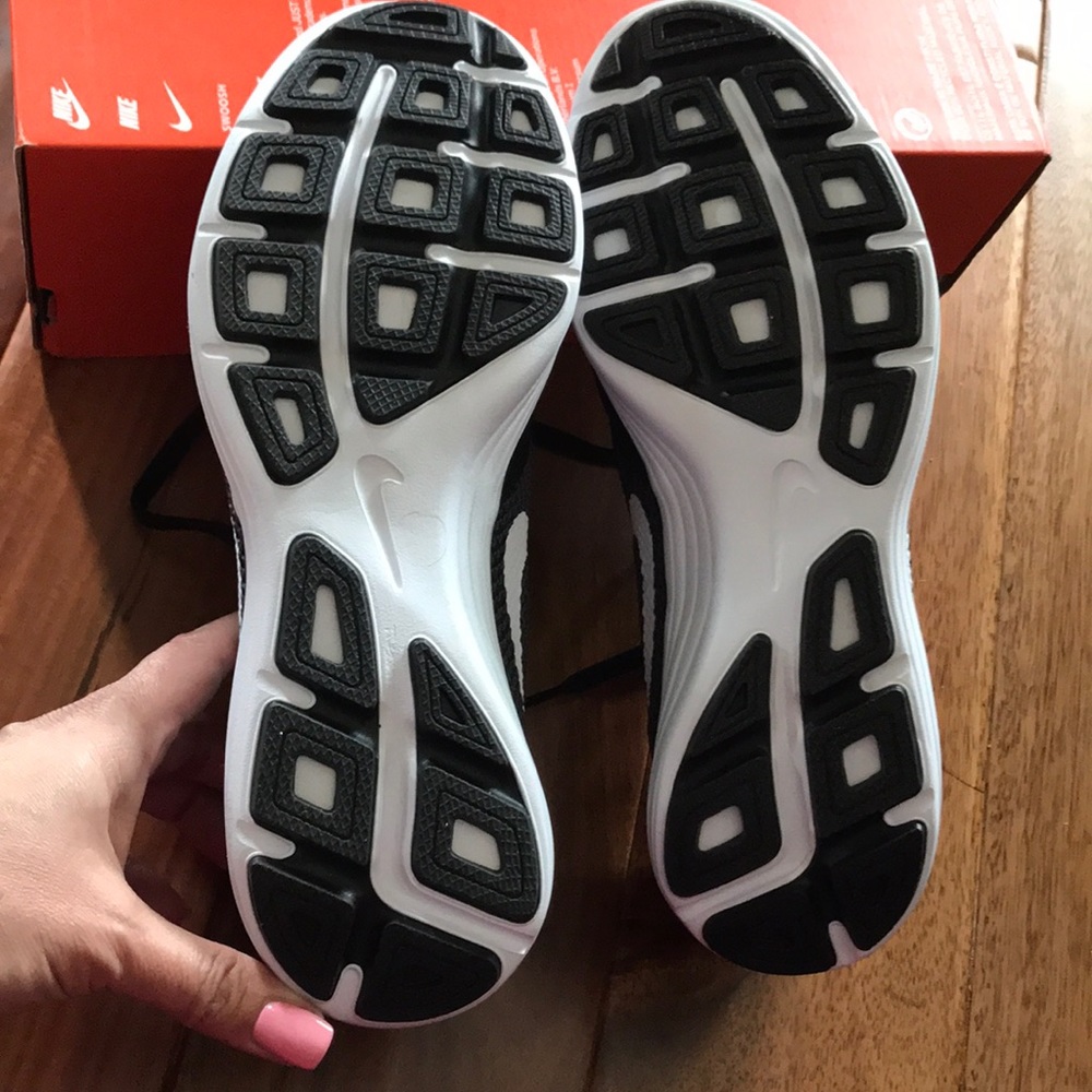 Nike Mens 7.5 Black & Dark Grey Revolution-3 —Last pair! - Picture 6 of 8
